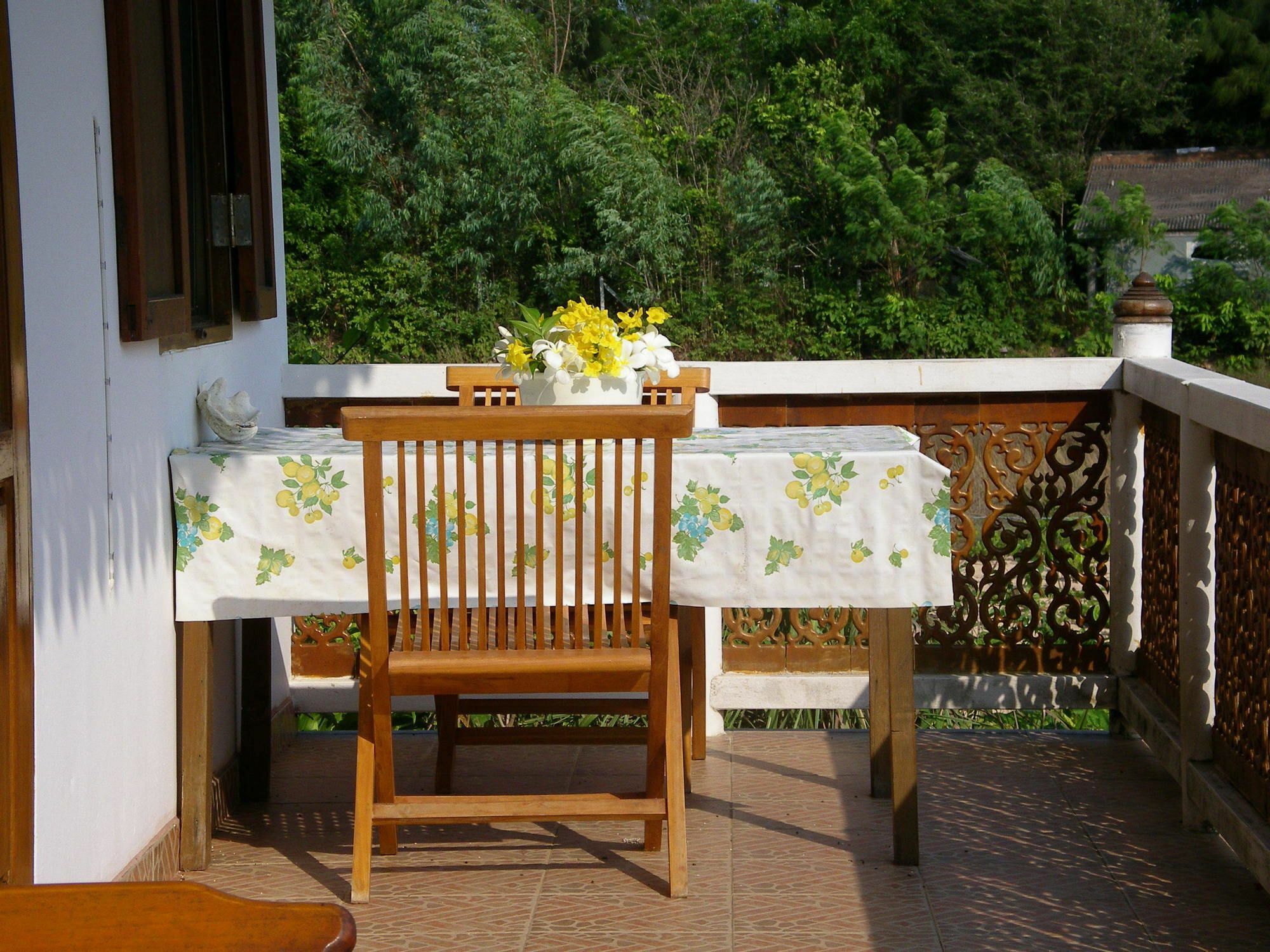 Ruen Thai Rim Haad Thang Kwian Exterior foto
